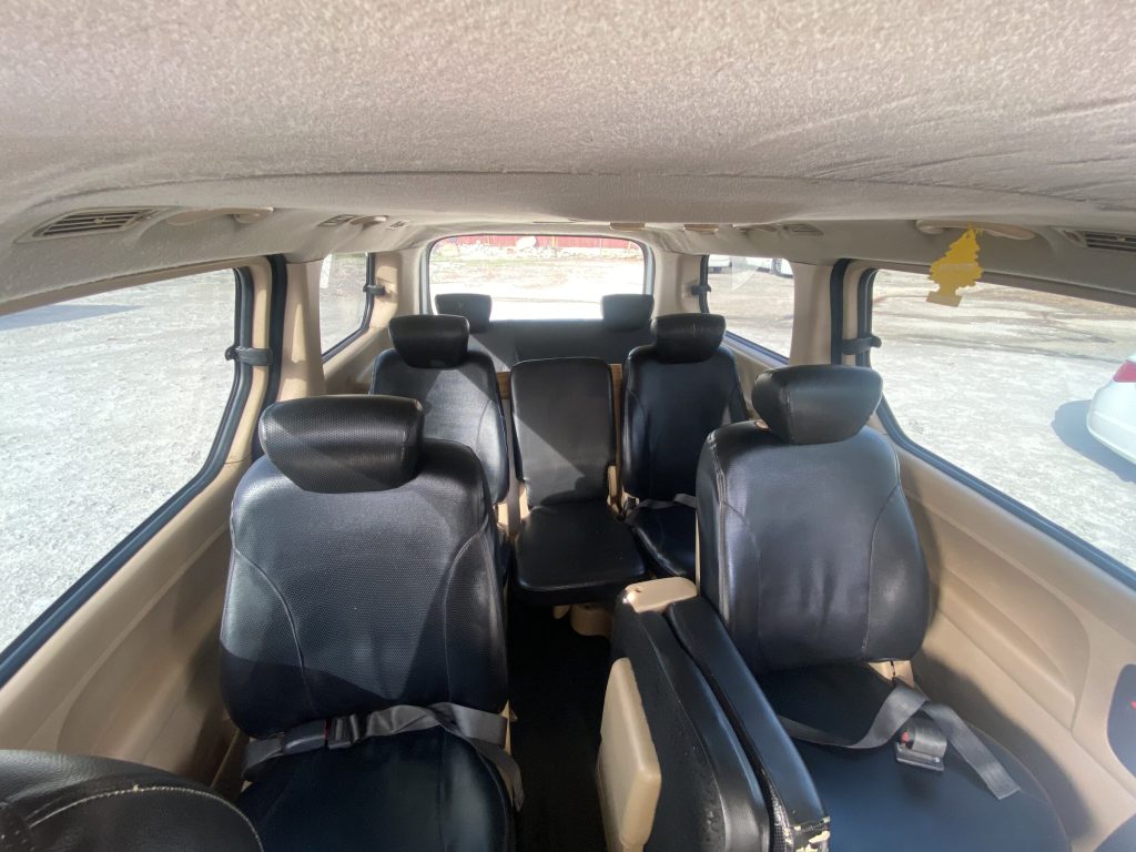 Minivan Vanette, vehículo cómodo para traslados privados