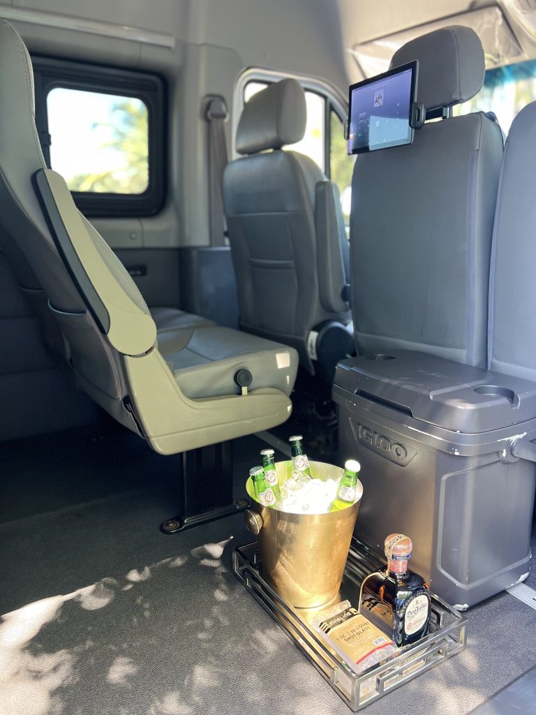Toyota Hiace de lujo, van para traslados en grupo