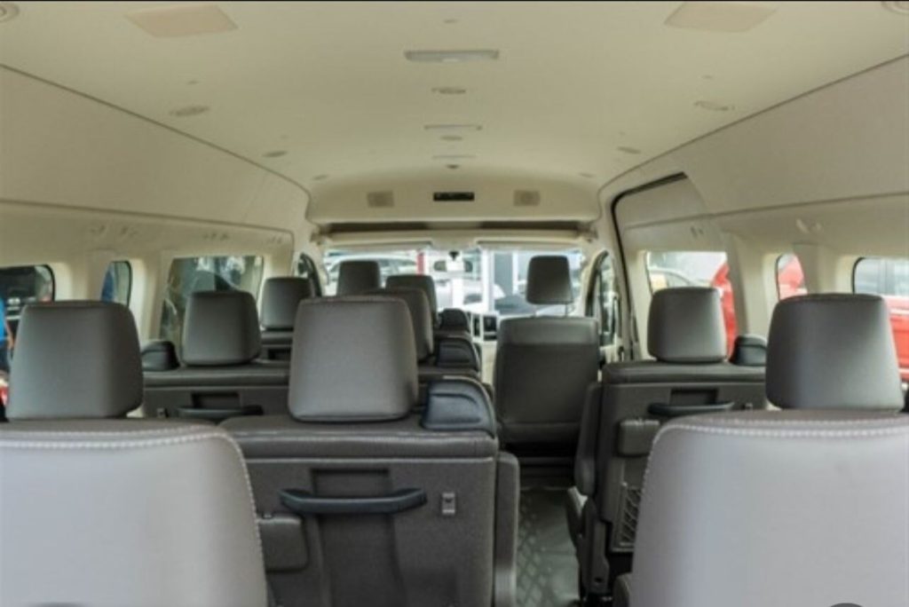 Toyota Hiace de lujo, van para traslados en grupo